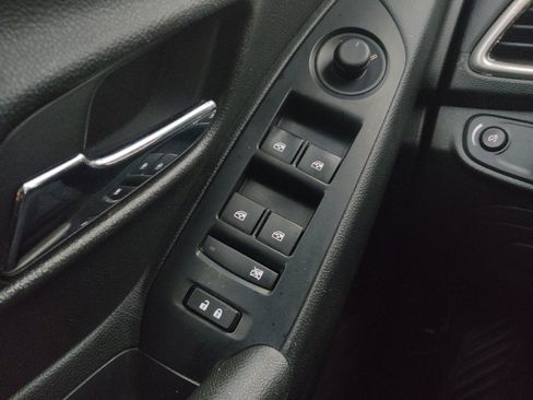 Used 2019 Chevrolet Trax LT w/ LT Convenience Package FWD image 27