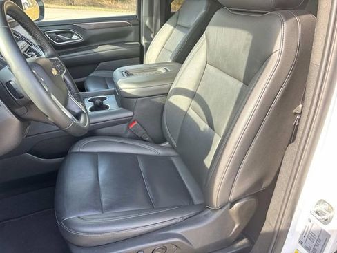 Used 2024 Chevrolet Suburban LT image 30