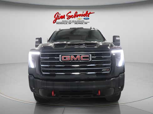 Used 2025 GMC Sierra 2500 AT4 w/ Technology Package AWD/4WD image 3
