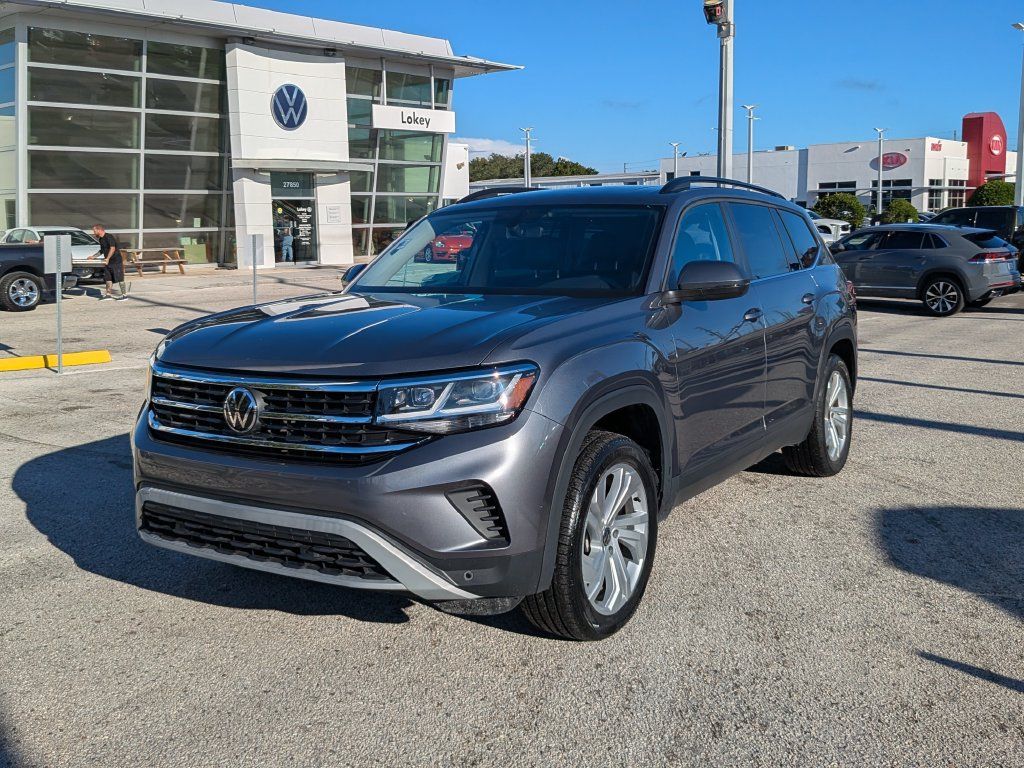 Certified 2023 Volkswagen Atlas SE w/ Panoramic Sunroof Package FWD image 2