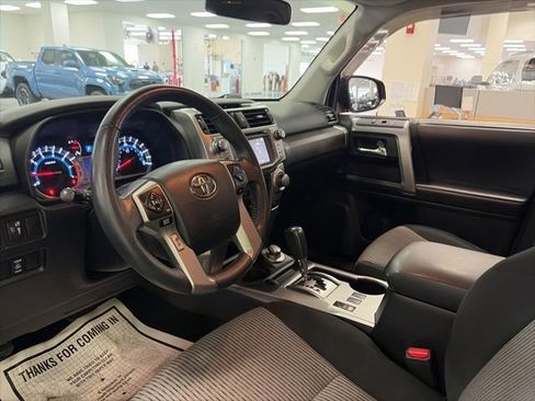 Used 2017 Toyota 4Runner SR5 AWD/4WD image 12