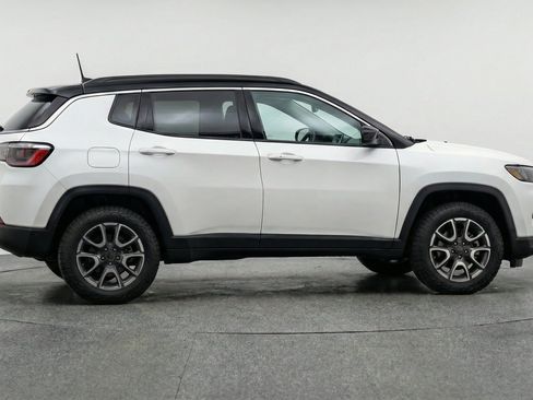 Used 2025 Jeep Compass Trailhawk AWD/4WD image 11
