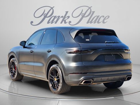 Used 2020 Porsche Cayenne AWD/4WD image 3