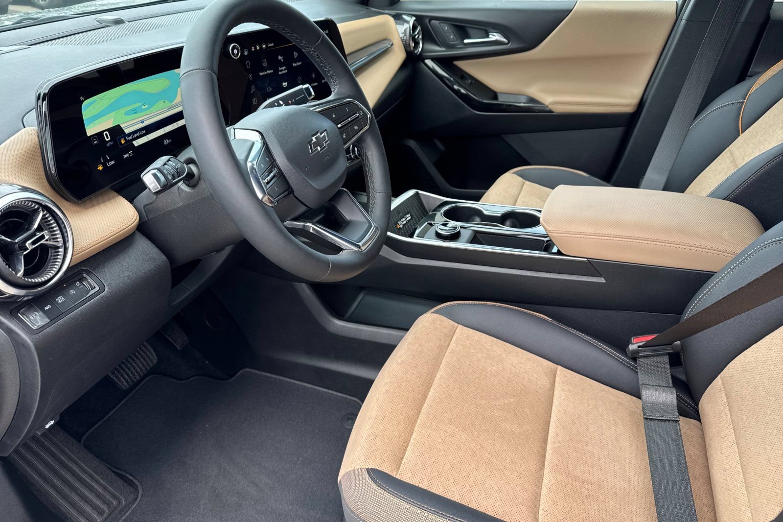 Used 2025 Chevrolet Equinox ACTIV w/ Safety and Technology Package AWD/4WD image 10