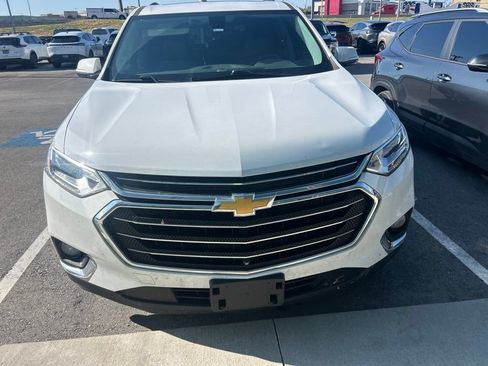 Used 2020 Chevrolet Traverse LT w/ LT Premium Package FWD image 2