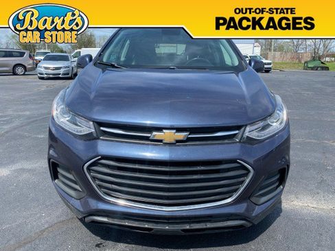 Used 2019 Chevrolet Trax LT w/ LT Convenience Package FWD image 2