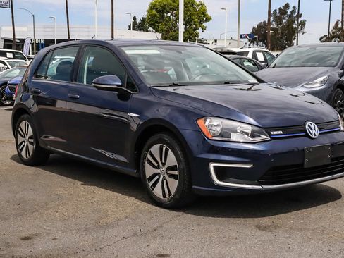 Used 2016 Volkswagen e-Golf SE FWD image 3