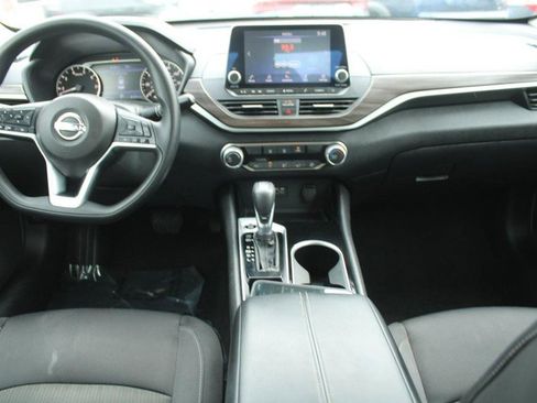 Used 2024 Nissan Altima 2.5 SV image 13