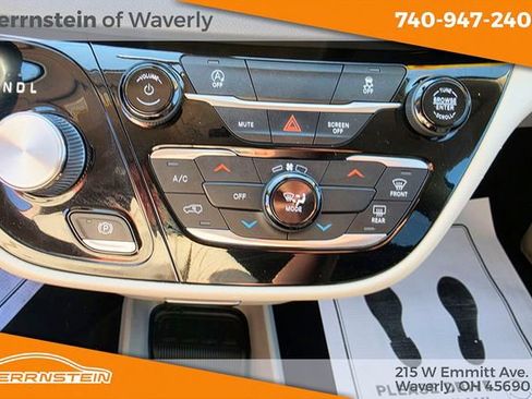 Used 2022 Chrysler Voyager LX FWD image 20