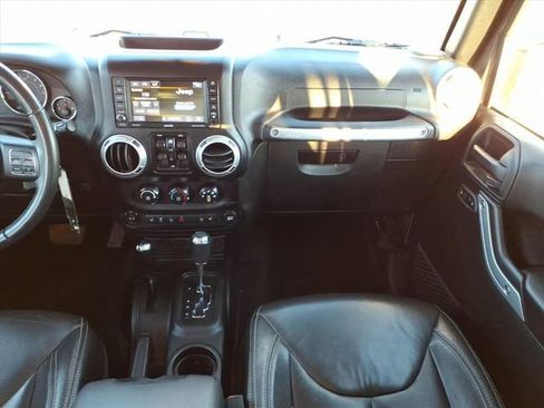 Used 2018 Jeep Wrangler Unlimited Sahara w/ Connectivity Group image 17