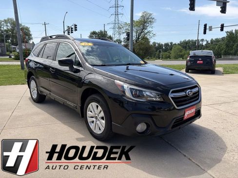 Used 2018 Subaru Outback 2.5i Premium AWD/4WD image 1