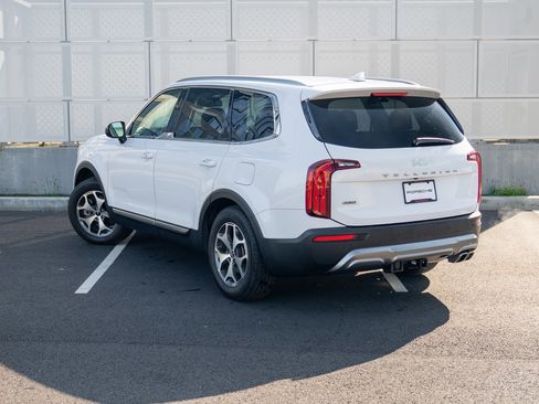 Used 2022 Kia Telluride EX w/ Towing Package image 3