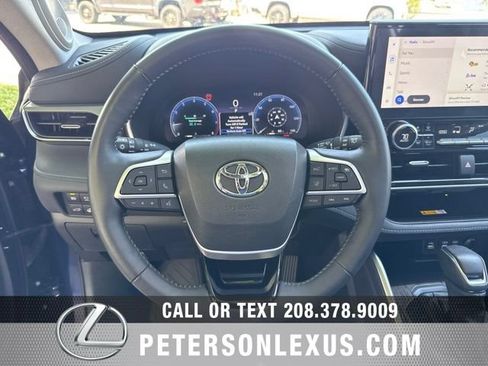 Used 2024 Toyota Highlander Platinum AWD/4WD image 28