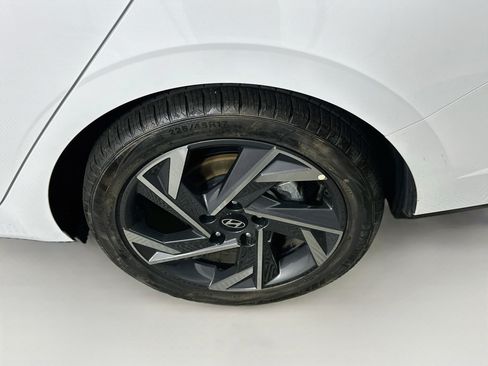 Used 2024 Hyundai Elantra Limited FWD image 11