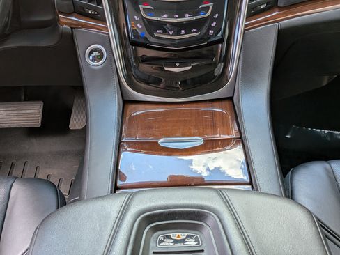 Used 2019 Cadillac Escalade Premium Luxury AWD/4WD image 21