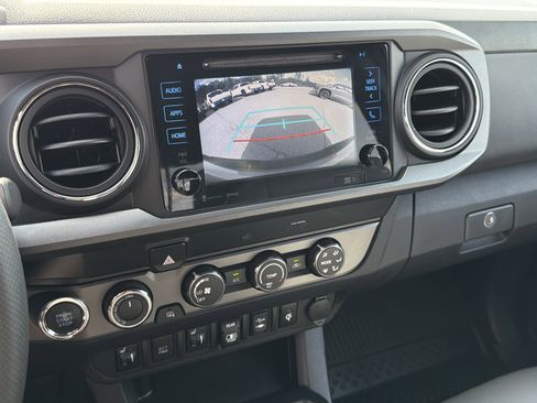 Used 2019 Toyota Tacoma TRD Sport image 7