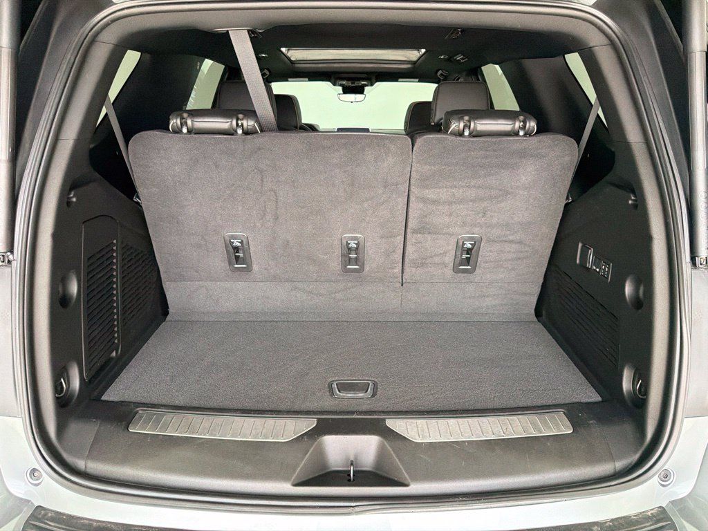 Used 2024 Chevrolet Tahoe Premier w/ Premium Package 2 AWD/4WD image 25