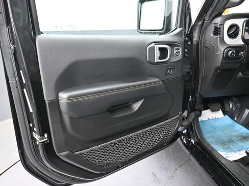 Used 2025 Jeep Wrangler Unlimited Sahara AWD/4WD image 27