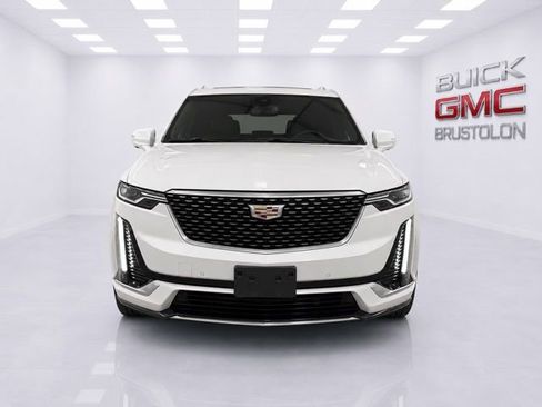 Used 2023 Cadillac XT6 Premium Luxury AWD/4WD image 2