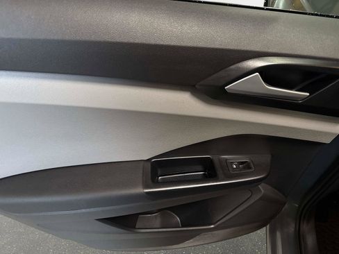 Certified 2022 Volkswagen Taos SE w/ IQ.Drive SE Package image 12