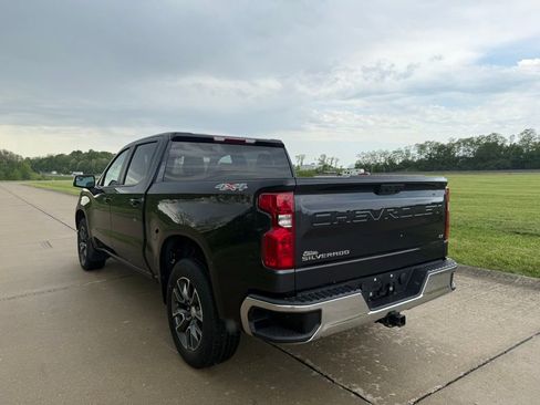Used 2023 Chevrolet Silverado 1500 LT AWD/4WD image 6