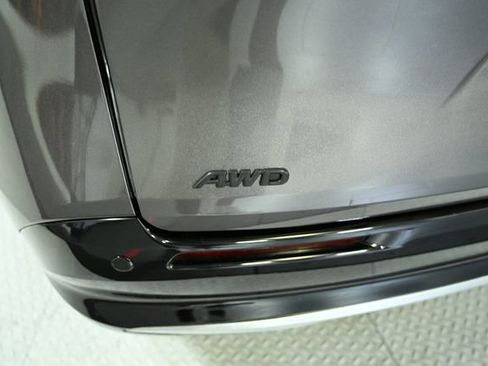 Used 2024 Toyota Sienna Limited image 14