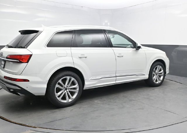 Used 2025 Audi Q7 3.0T Premium Plus AWD/4WD image 8