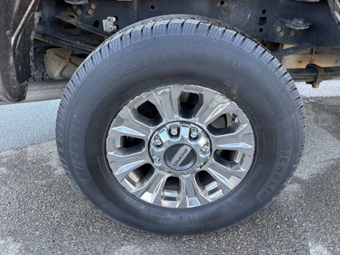 Used 2019 Ford F350 Lariat w/ Chrome Package image 14