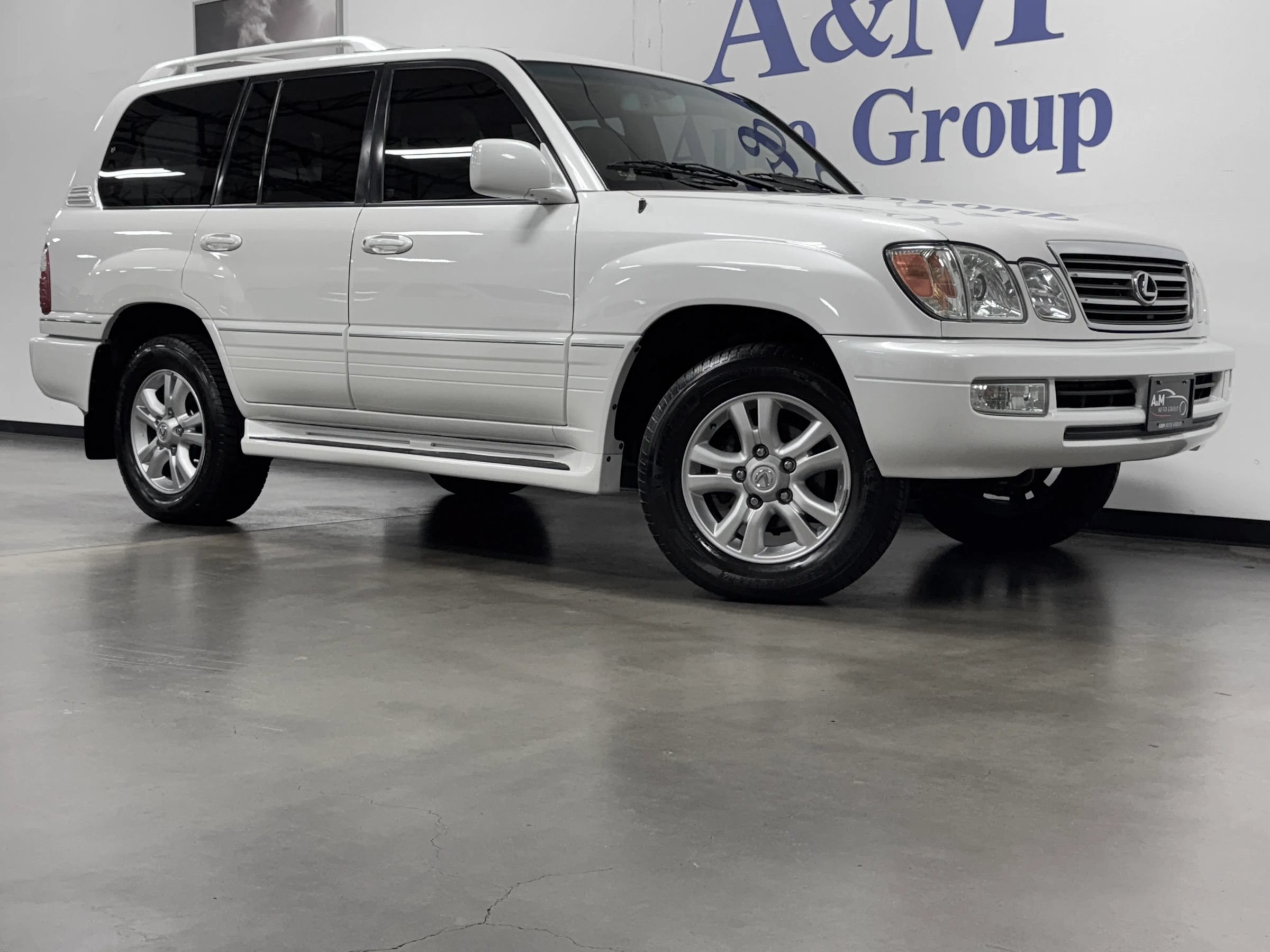 Used 2004 Lexus LX 470 4WD image 2