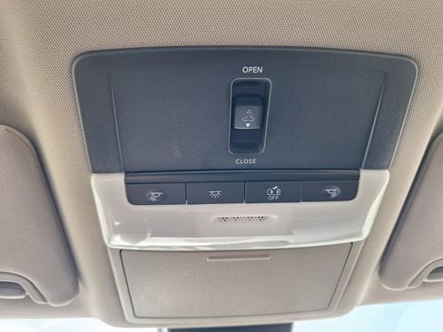 Used 2025 Nissan Altima 2.5 SV w/ SV Premium Package FWD image 19