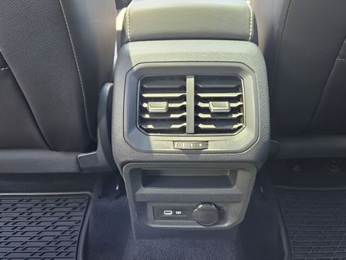 Used 2023 Volkswagen Tiguan SE R-Line FWD image 10
