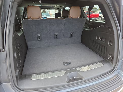 Used 2021 Chevrolet Suburban High Country w/ Premium Package image 8