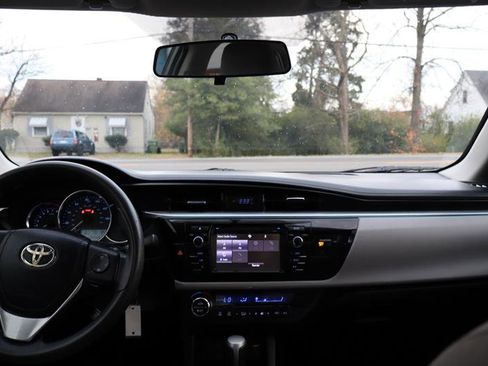 Used 2014 Toyota Corolla LE image 16