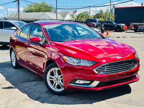 Used 2018 Ford Fusion SE w/ Fusion SE Technology Package FWD image 1