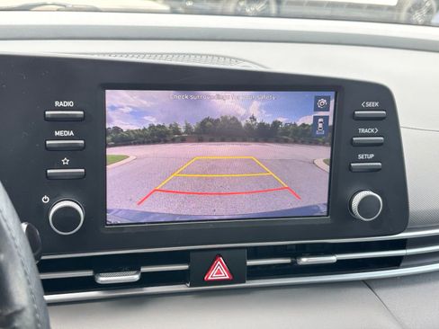 Used 2023 Hyundai Elantra Blue FWD image 9