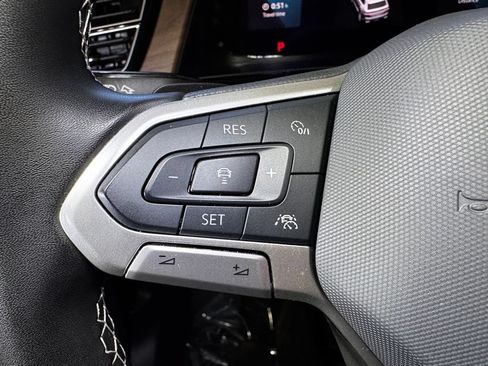 Used 2024 Volkswagen Atlas SE AWD/4WD image 24