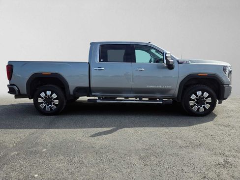 Used 2024 GMC Sierra 2500 Denali w/ Denali Reserve Package AWD/4WD image 2