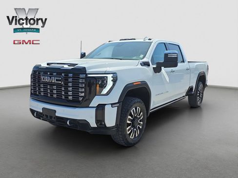Used 2025 GMC Sierra 3500 Denali Ultimate AWD/4WD image 3