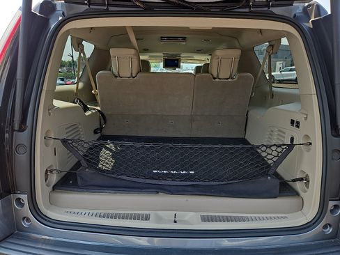 Used 2020 Cadillac Escalade ESV Luxury w/ LPO, Radiant Package AWD/4WD image 28