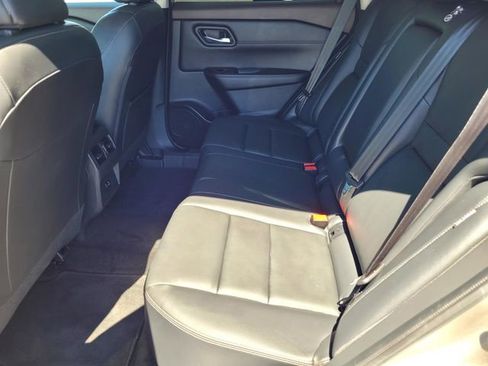 Used 2023 Nissan Rogue SL FWD image 12