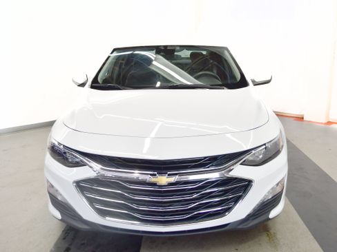 Used 2024 Chevrolet Malibu LT image 3