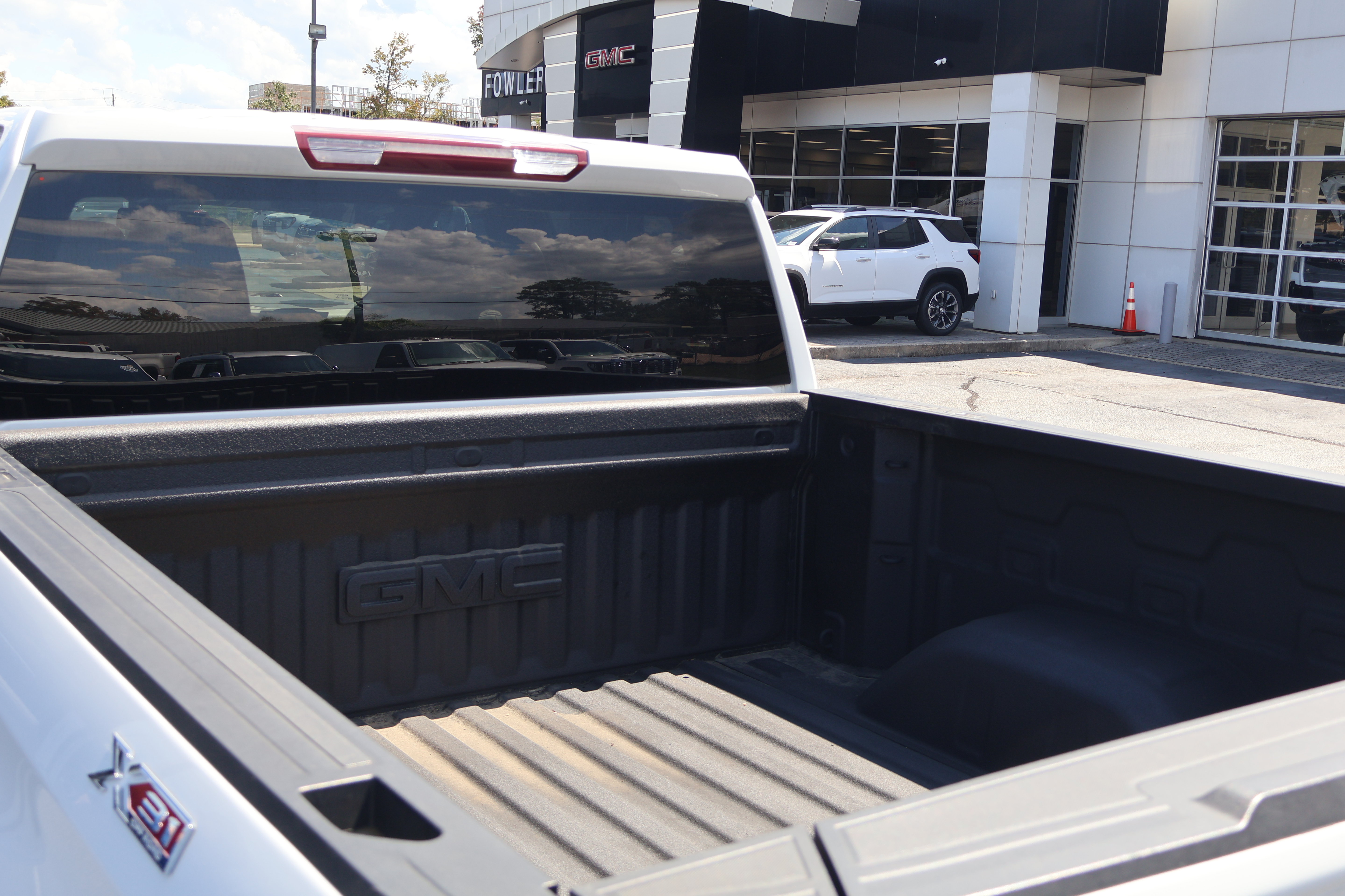 Used 2023 GMC Sierra 1500 SLT w/ SLT Premium Package AWD/4WD image 15