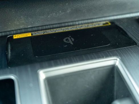 Used 2022 Toyota Sienna XLE Woodland Edition image 35