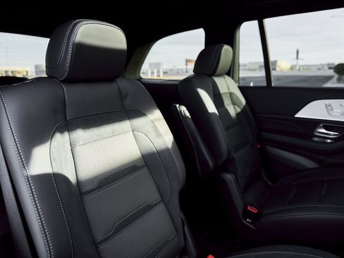 Used 2025 Mercedes-Benz GLS 63 AMG 4MATIC image 42