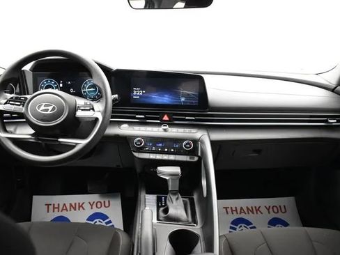 Used 2024 Hyundai Elantra SEL FWD image 18