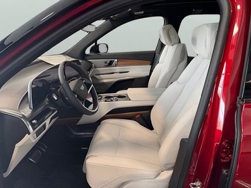 New 2026 Cadillac Vistiq Sport w/ LPO, Floor Liner Package AWD/4WD image 10