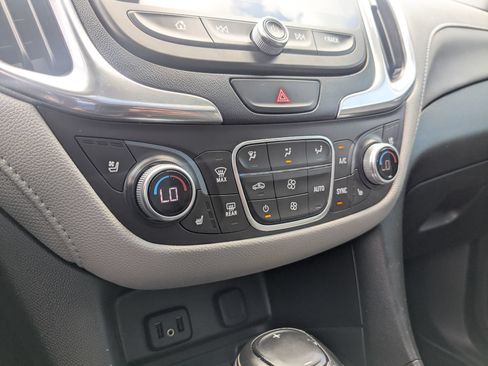 Used 2018 Chevrolet Equinox Premier FWD image 21