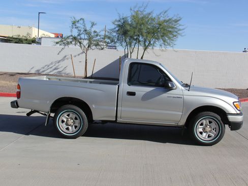 Used 2002 Toyota Tacoma 2WD Regular Cab image 4