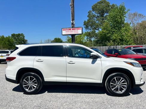 Used 2019 Toyota Highlander XLE image 3