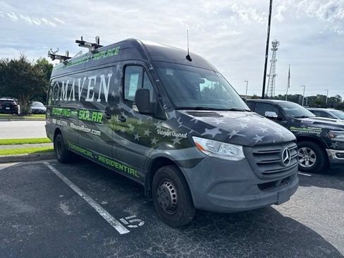 Used 2021 Mercedes-Benz Sprinter 4500 image 1